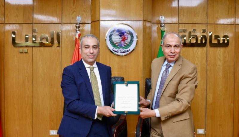 رئيس البنك الزراعي ومحافظ المنيا يوقعان بروتوكول تعاون لتمويل المنتفعين بأراضي أملاك الدولة
