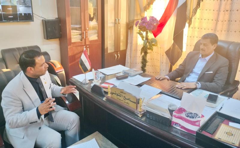 وكيل وزارة التموين بسوهاج ومحرر الأرض