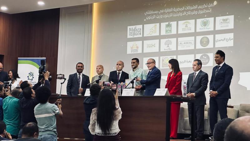 «ميد مارت» توزع ذهب وفضة فرسان زيتون مصر.. صور