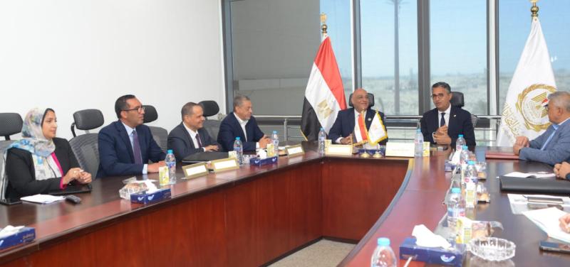 وزير التموين يبحث مع ”تنمية المشروعات” لتطوير منافذ تجارة التجزئة