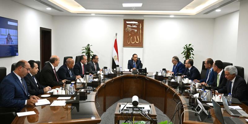 الحكومة: المواطن سيشهد انخفاضًا في أسعار السلع قريبًا