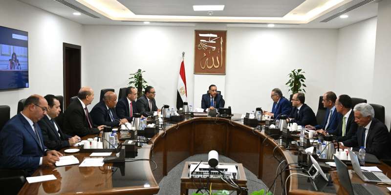 الحكومة: المواطن سيشهد انخفاضًا في أسعار السلع قريبًا