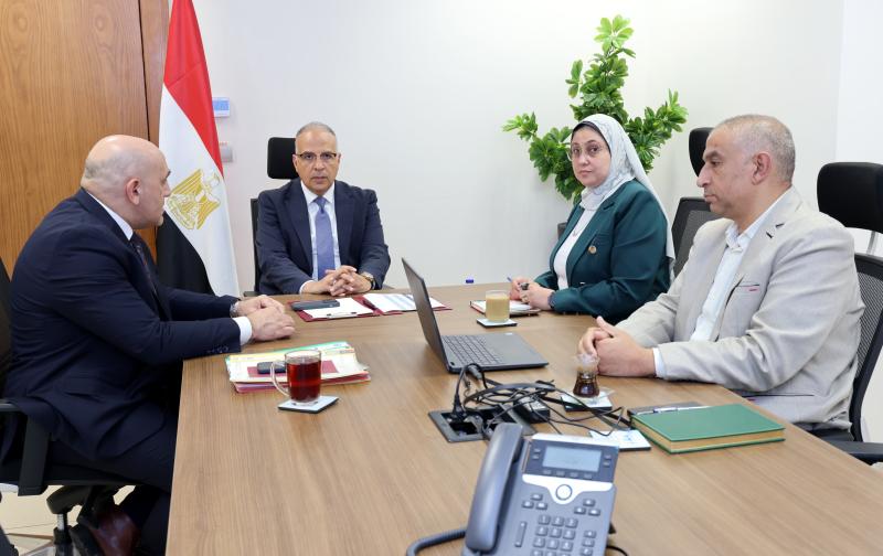 وزير الري يتابع جهود إزالة التعديات واستثمار أملاك الوزارة لتحقيق التنمية الاقتصادية