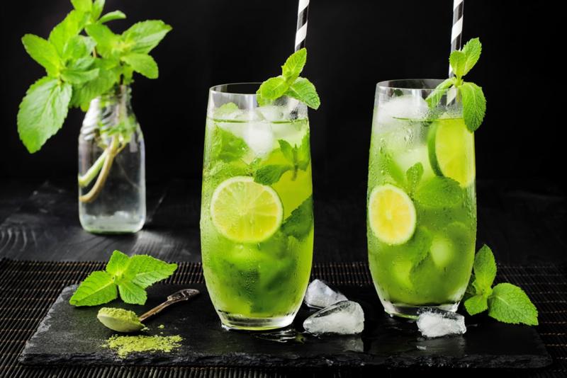 ماء الليمون بالنعناع الأبرز.. مشروبات طبيعية لمواجهة الإجهاد الحراري