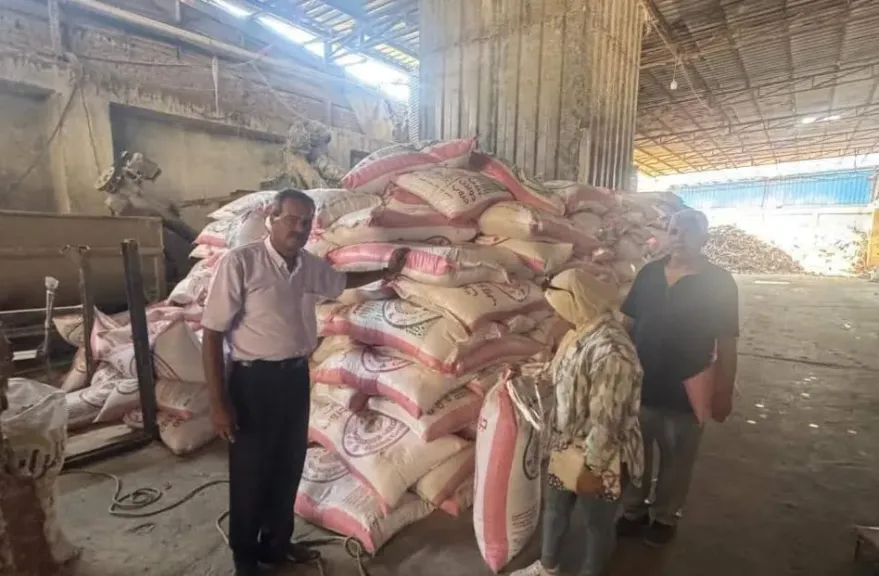 ضبط مصنع أعلاف مخالف والتحفظ على 15 طنًا في الشرقية