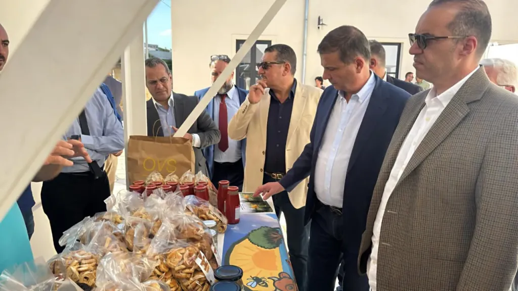 مصر تنقل التجربة الإيطالية في تربية النحل وإنتاج العسل والإنتاج الحيواني والألبان