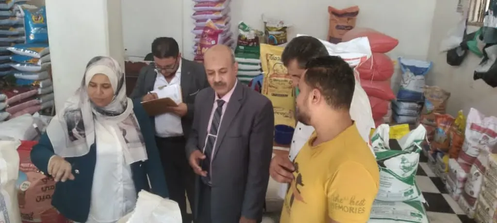 12.5 طن أعلاف مخالفة تسقط في قبضة القانون