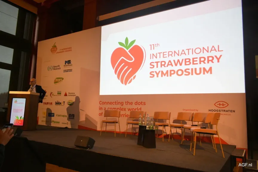الذكاء الاصطناعي يفتح آفاقا جديدة في مؤتمر الفراولة الدولي 2025