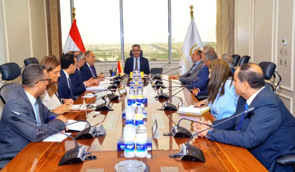 التموين وإي أند مصر يبحثان تطوير وتزويد مشروع المنافذ “كاري أون”