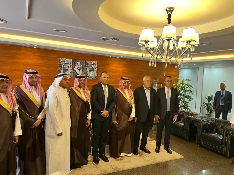 وزير الصناعة السعودي يزور مصنع ”جلوبال ترونيكس” بالمدينة المنورة ويشيد بالتقنيات المتقدمة