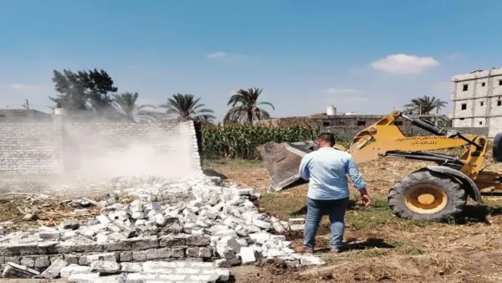 إزالة 44 حالة تعدٍ على الأراضي الزراعية بأسيوط