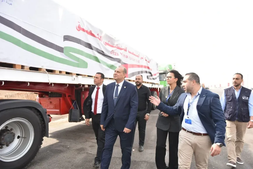 التموين تطلق القافلة رقم (14) من المساعدات الإغاثية العاجلة إلى قطاع غزة