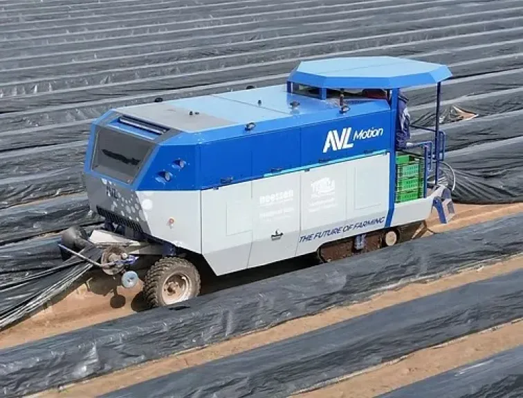 روبوت هولندي يجني الهليون أسرع 4 مرات من البشر