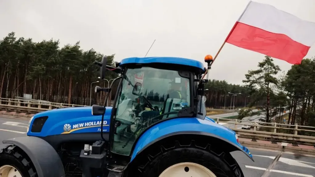 مظاهرات سلمية فى بولندا تحذر الحكومة من انهيار الزراعة