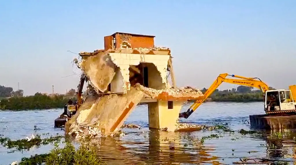 الري: إزالة 327 تعديًا على فرع رشيد ضمن ”المشروع القومي لضبط النيل”