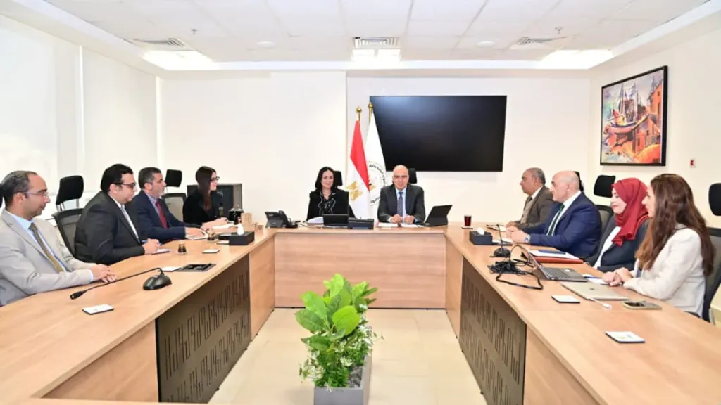 «الرى والتضامن» تطلقان مبادرة لتدوير ورد النيل وتمكين المرأة اقتصادياً