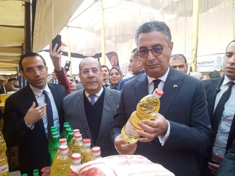 التموين تطرح 100 منتج غذائي واستهلاكي في سوق اليوم الواحد بالمرج