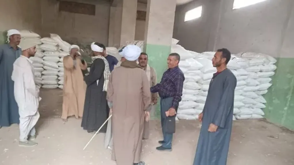توزيع الأسمدة الزراعية يحسم شكاوى المزارعين بأسيوط