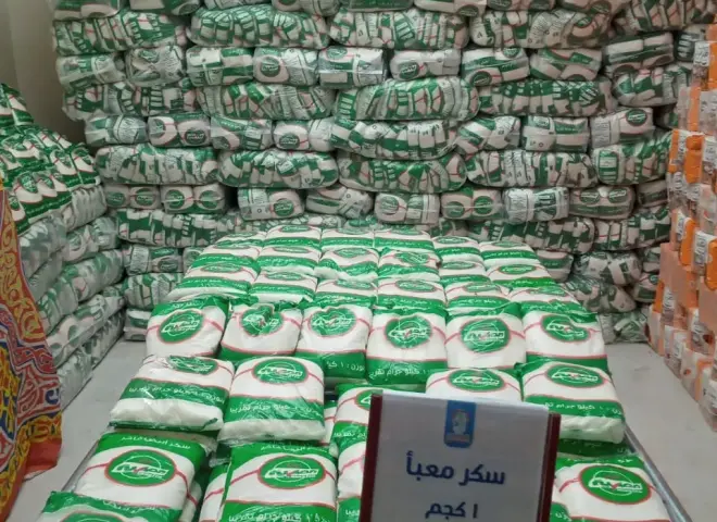 طرح كيلو السكر بـ27 جنيهًا في سوق اليوم الواحد بالسبتية في القاهرة
