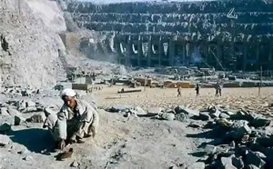 مصر تحتفل بذكرى وضع حجر أساس السد العالى.. والري: قاوم الجفاف والفيضانات