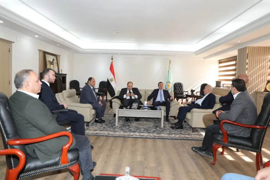 وزير الزراعة يبحث آليات تنظيم سوق الدواجن وبيض المائدة ودعم الصناعة الوطنية