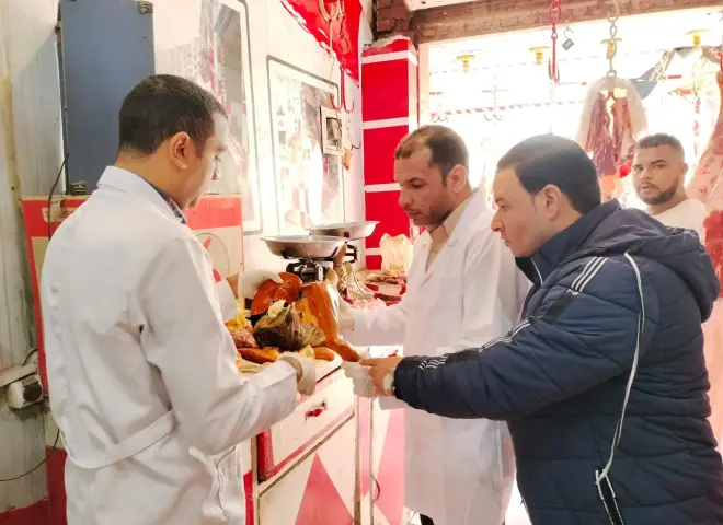 بيطري سوهاج يشن حملة مكبرة على أسواق اللحوم والمجازر لتشديد الرقابة