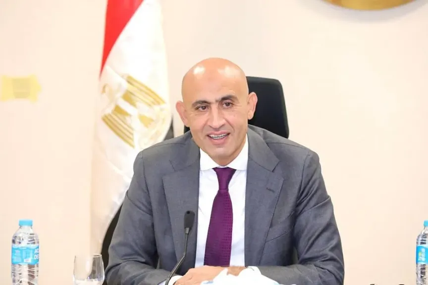 توجيهات هامة من وزير التعليم للترم الثاني: زيارات ميدانية وتسليم الكتب