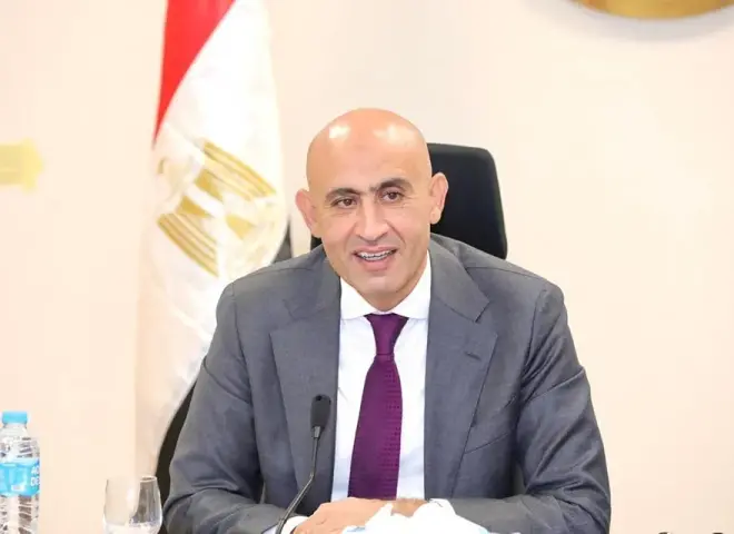 توجيهات هامة من وزير التعليم للترم الثاني: زيارات ميدانية وتسليم الكتب