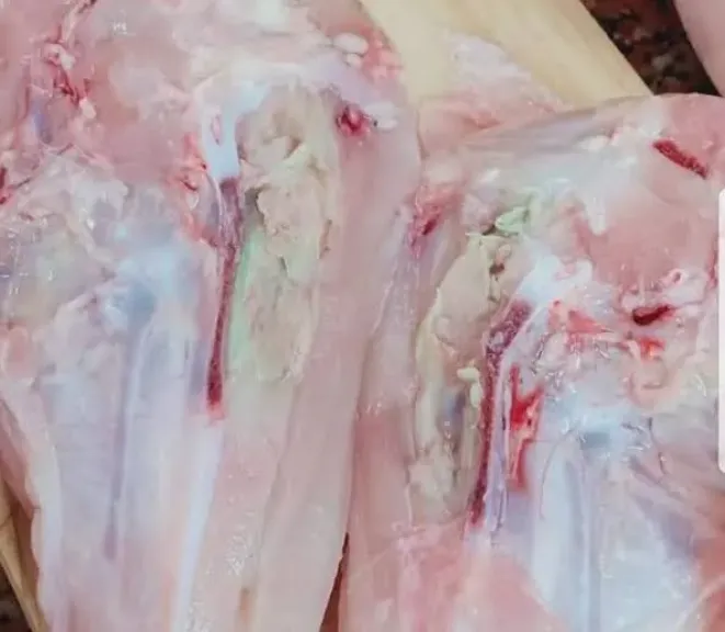 خبراء يكشفون حقيقة اللحم الأخضر في الدواجن