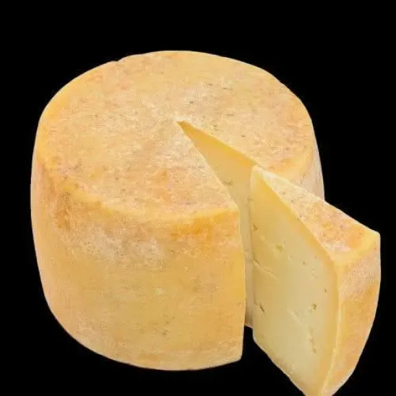 خطوات تصنيع الجبن الرومي من الحليب حتى النضج الكامل