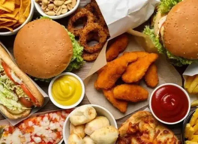 دراسة تكشف خطورة الوجبات السريعة والسكتات الدماغية