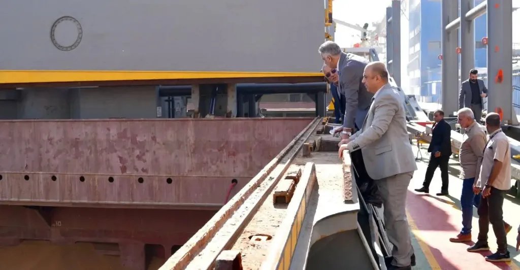 العراق يعزز أمنه الغذائي بإعادة تشغيل رصيف الحبوب في ميناء أم قصر الجنوبي