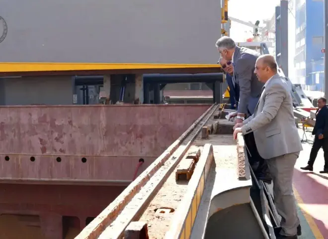 العراق يعزز أمنه الغذائي بإعادة تشغيل رصيف الحبوب في ميناء أم قصر الجنوبي