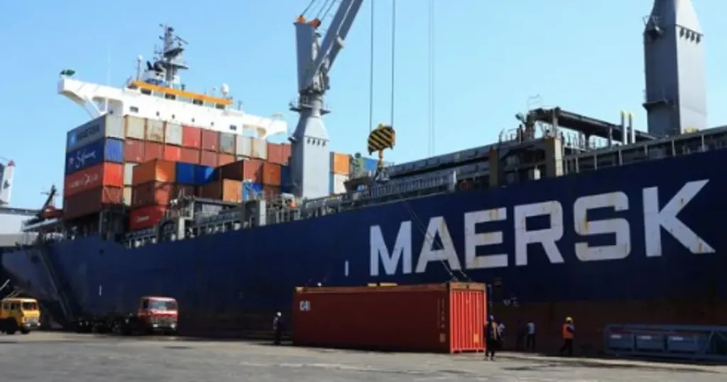 ميرسك تعيد توجيه الحاويات الفارغة بسبب أزمة الشحن بمضيق هرمز