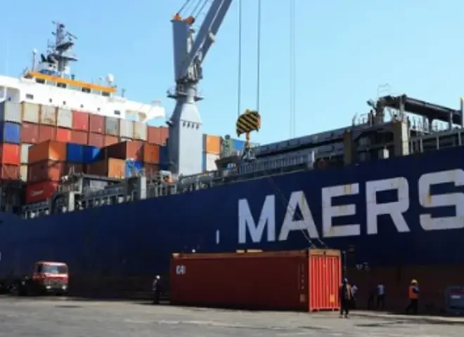 ميرسك تعيد توجيه الحاويات الفارغة بسبب أزمة الشحن بمضيق هرمز