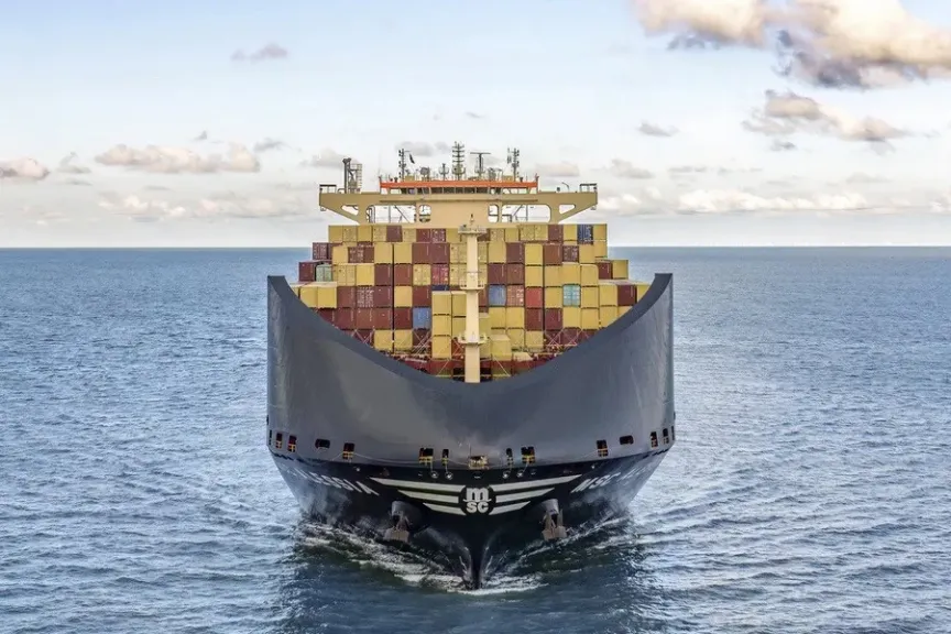 ميرسك تعيد توجيه الحاويات الفارغة بعيدا عن موانئ الخليج