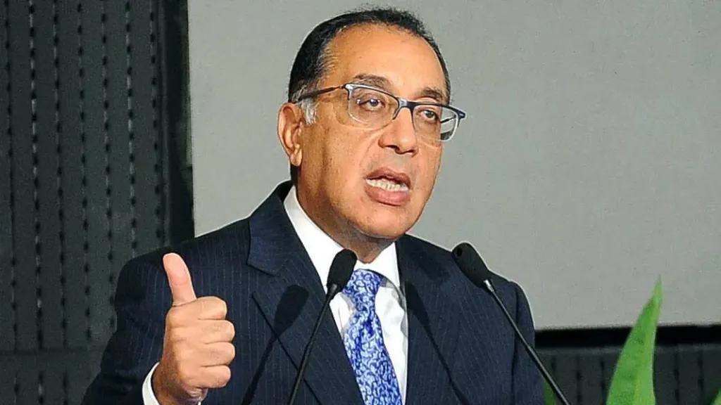 قرارات الحكومة اليوم.. إجراءات عاجلة بشأن المحلات وإنارة الشوارع والطرق