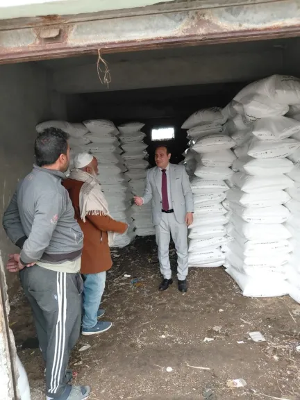 قيادات الزراعة في الحقول لمتابعة منظومة الإنتاج وصرف الأسمدة