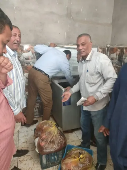 ضبط 90 كجم لحوم فاسدة بمطعم مشهور بقنا