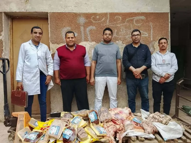 بيطري سوهاج يكشف المستور داخل سوق اللحوم