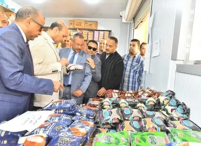 محافظ أسيوط يفتتح معرض السلع الغذائية بأسعار مخفضة 30%