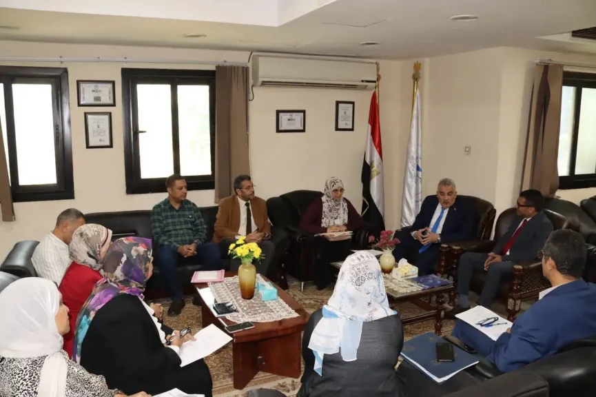 جهاز حماية وتنمية البحيرات وجامعة السويس يضعان خارطة طريق لتطوير القطاع السمكي