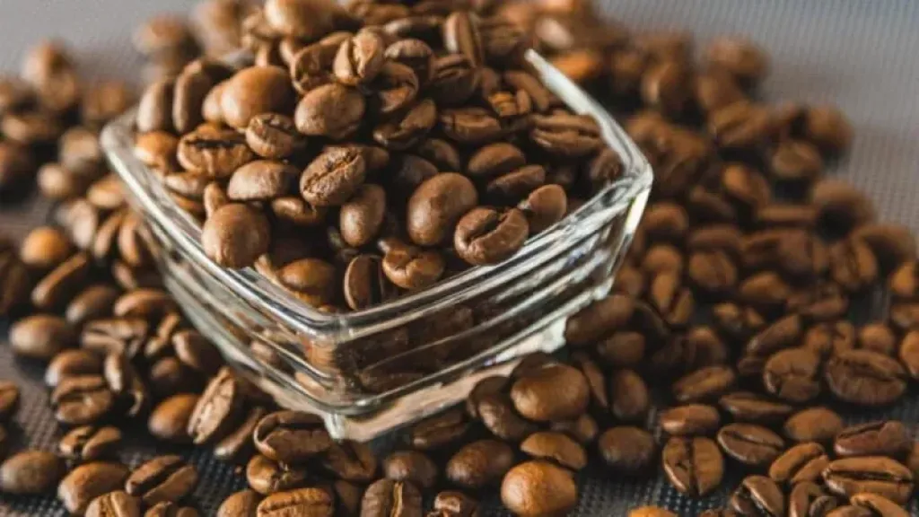 أسعار القهوة تقفز عالميا وسط حصار ”هرمز” وجفاف البرازيل