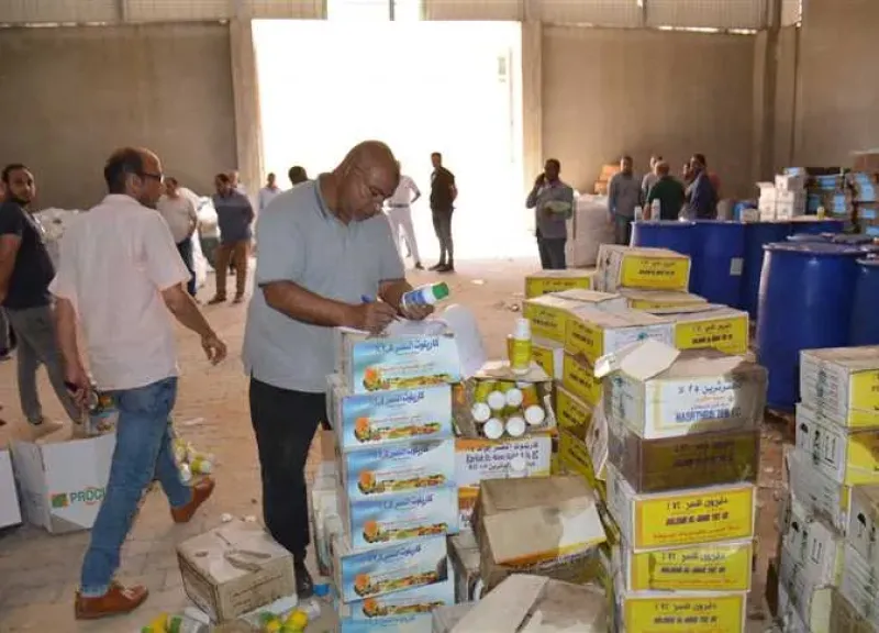 ضبط مخزن يحتوي على مبيدات مغشوشة ومحظورة بمركز البداري بأسيوط