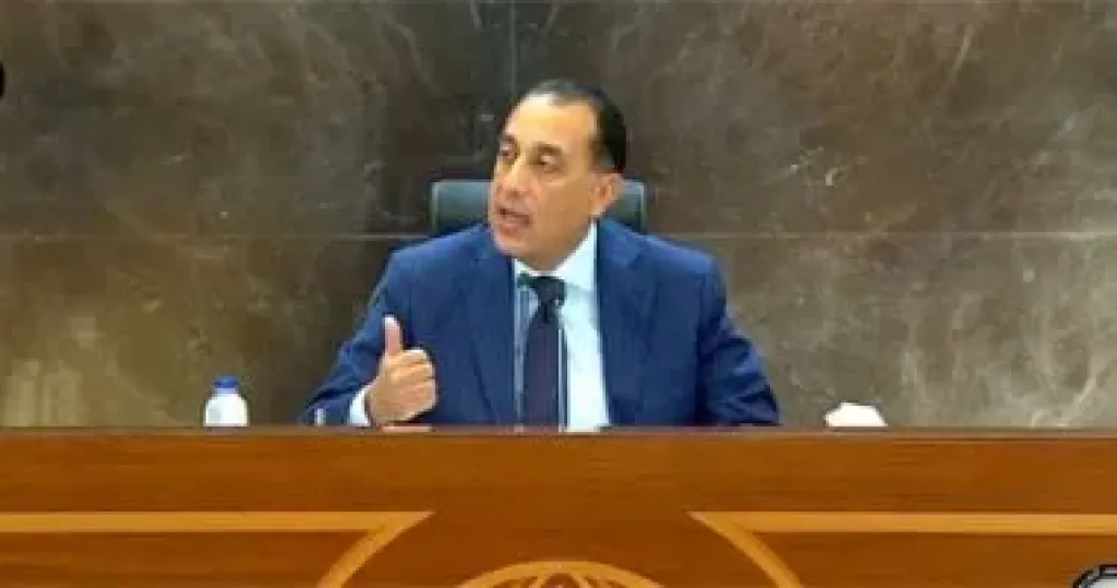 الحكومة توافق على إيقاف العمل بقرار غلق المحال