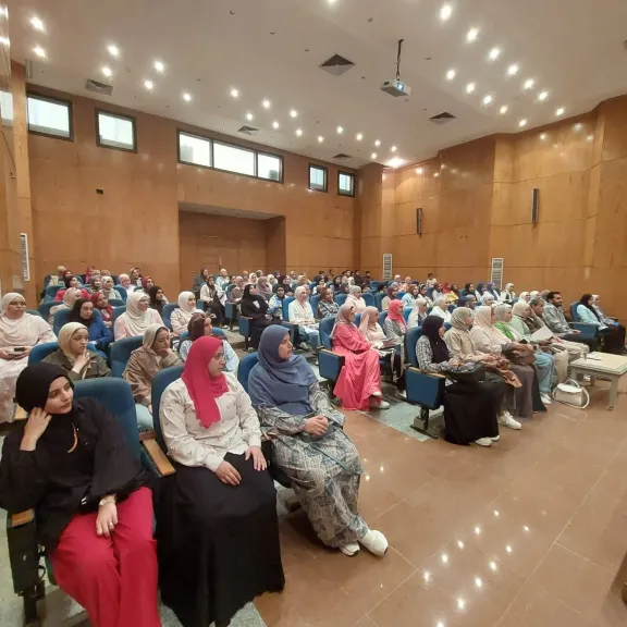 بحوث الصحراء ينظم برنامجاً تدريبياً لطلاب ”زراعة دمياط” حول تقنيات زراعة الأنسجة
