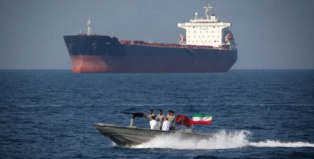 طهران تفرض نظام تصاريح العبور الإلكترونية في مضيق هرمز