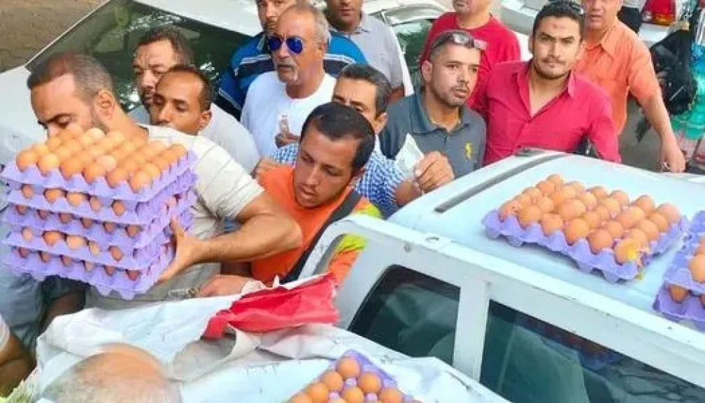 الأسواق الشعبية تستجيب لفائض إنتاج بيض المائدة