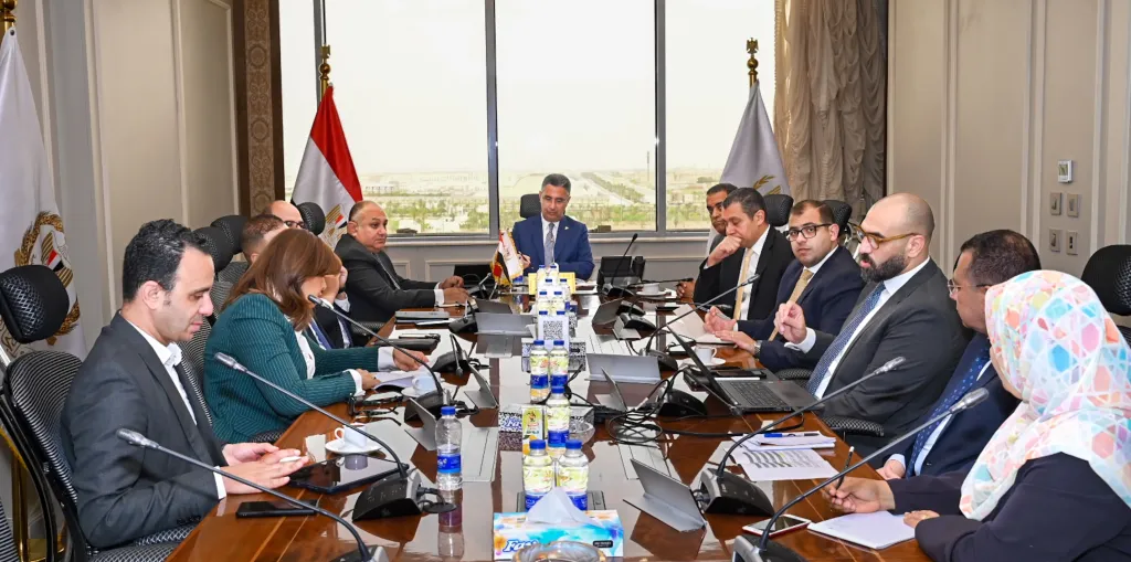 كارت الخدمات الموحد على طاولة المتابعة.. التموين تكثف التنسيق لتسريع التحول الرقمي