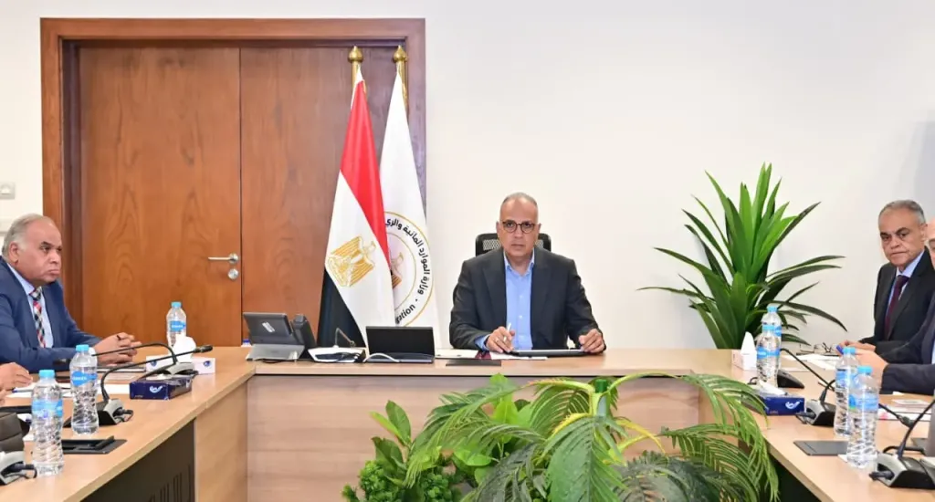 وزير الري يتابع حالة المنظومة المائية بزمام البحيرة خلال فترة أقصى الاحتياجات المائية